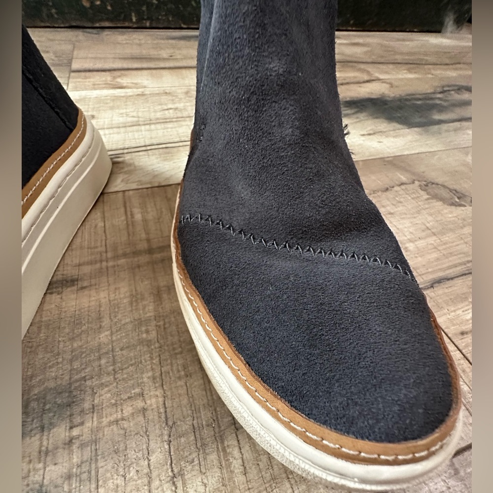 Tom’s NWOB Paxton Slip On Faux Fur Zippered Back size 7 Charcoal Gray Suede - Picture 7 of 12